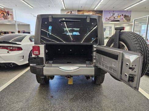Used 2017 Jeep Wrangler Unlimited Sahara AWD/4WD image 37