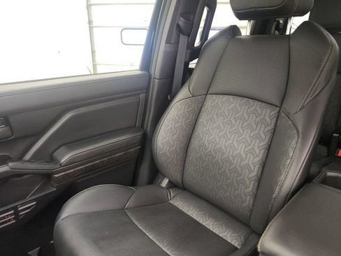 Used 2025 Toyota Tacoma Limited AWD/4WD image 16