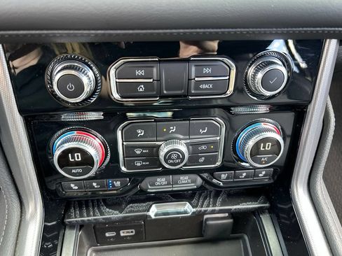 Used 2024 GMC Yukon XL Denali w/ Advanced Technology Package AWD/4WD image 36