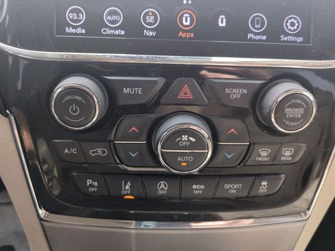 Used 2022 Jeep Grand Cherokee Laredo E RWD image 25