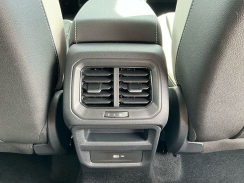 New 2025 Volkswagen Taos SE image 18