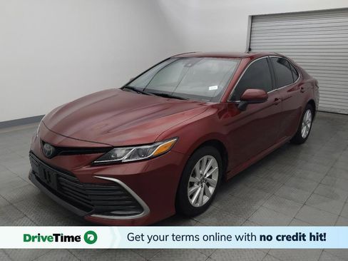 Used 2021 Toyota Camry LE image 1