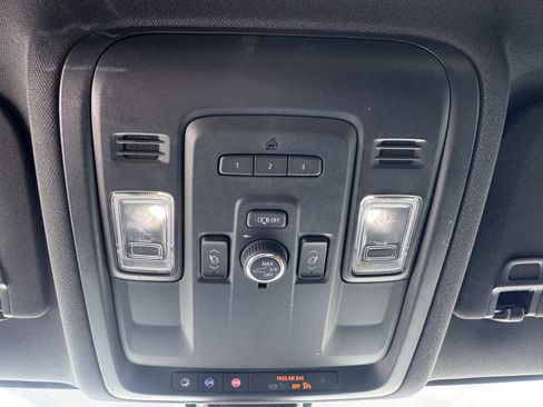 Used 2022 Chevrolet Suburban Premier AWD/4WD image 32