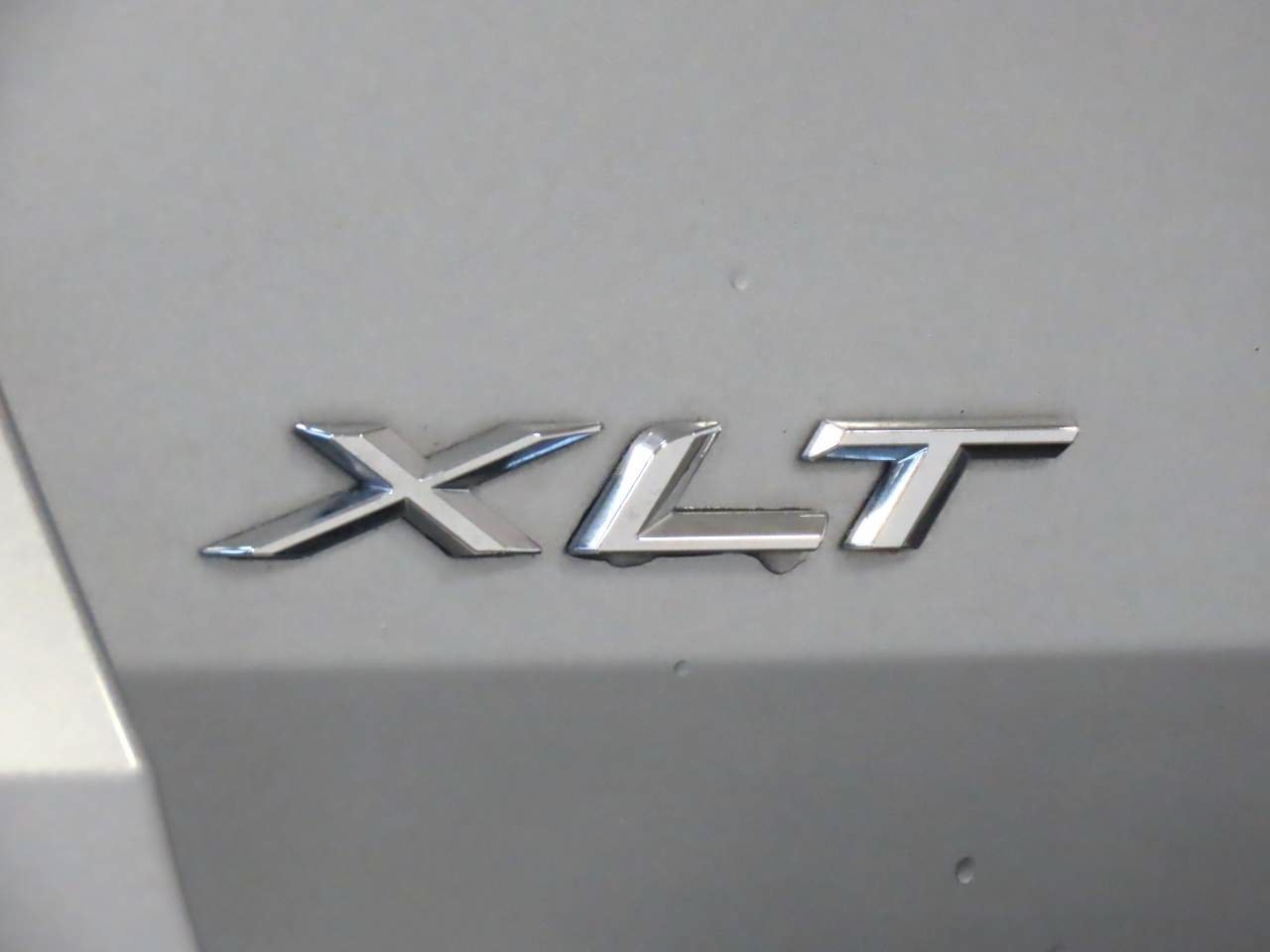 Used 2023 Ford Explorer XLT w/ Equipment Group 202A RWD image 6