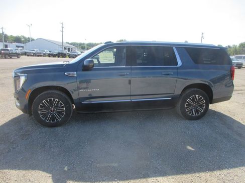 New 2026 GMC Yukon XL Elevation w/ Elevation Premium Package AWD/4WD image 7