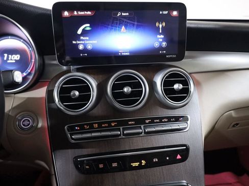 Used 2020 Mercedes-Benz GLC 300 4MATIC image 22