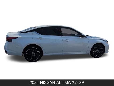 Used 2024 Nissan Altima 2.5 SR w/ SR Premium Package FWD image 6