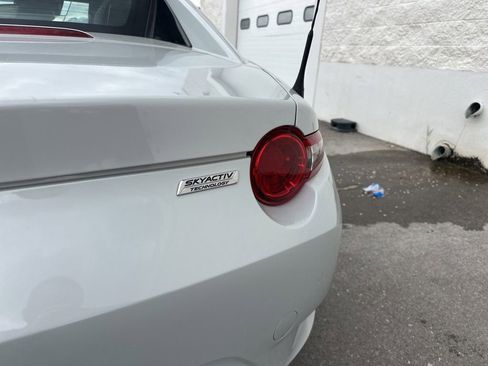 Used 2017 MAZDA MX-5 Miata RF Grand Touring image 6