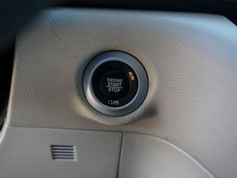 Used 2024 Chrysler Pacifica Touring-L image 20