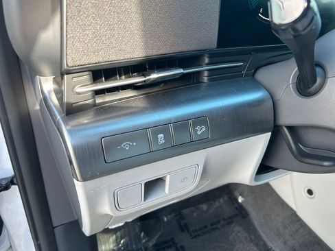 Used 2025 Hyundai Kona SEL image 21