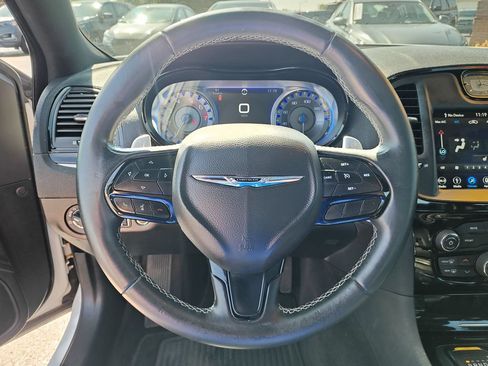 Used 2018 Chrysler 300 S w/ 300S Premium Group RWD image 17