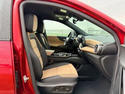 Used 2025 Chevrolet Equinox ACTIV w/ Safety and Technology Package image 11