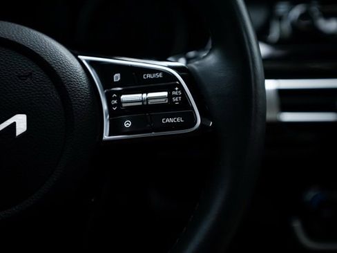 Used 2023 Kia Seltos EX image 20