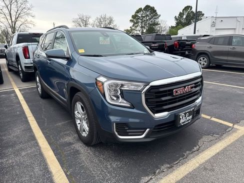 Used 2024 GMC Terrain SLE w/ Driver Convenience Package image 6