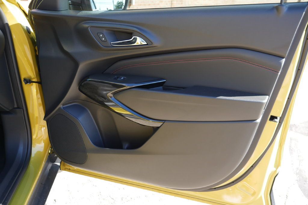 Used 2024 Chevrolet Trax RS w/ Sunroof Package FWD image 10