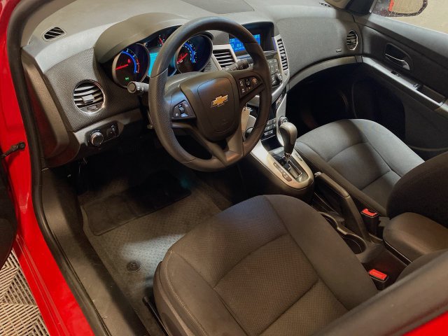 Used 2016 Chevrolet Cruze LT FWD image 13