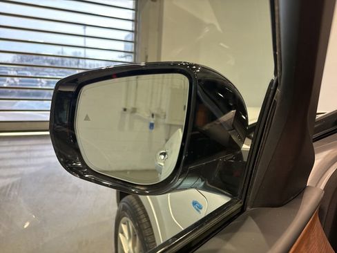 Used 2022 Jeep Grand Cherokee Summit w/ Luxury Tech Group V image 17