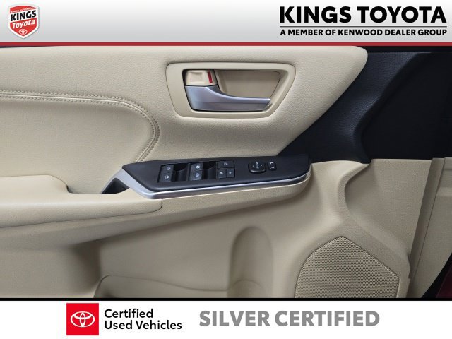 Certified 2017 Toyota Camry XLE w/ Moonroof Package FWD image 18
