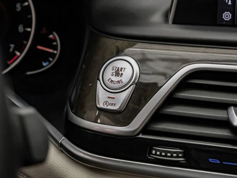 Used 2018 BMW 750i image 24