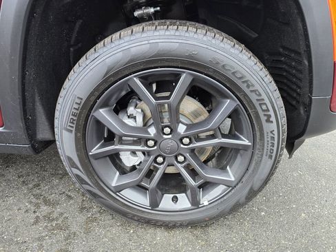 New 2025 Jeep Grand Cherokee Limited image 10