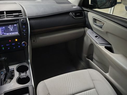 Used 2015 Toyota Camry LE image 12