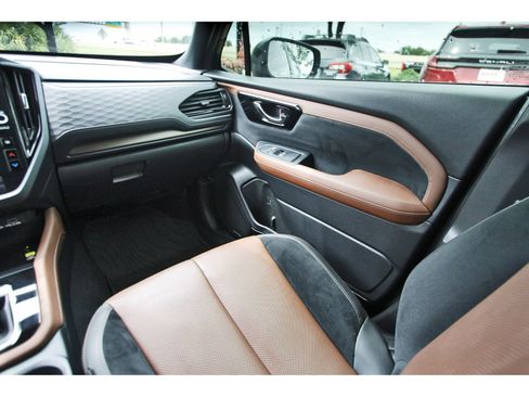Used 2025 Subaru Forester Touring AWD/4WD image 10