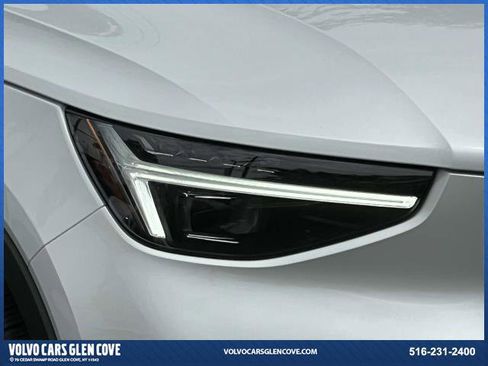 Certified 2024 Volvo XC40 B5 Plus w/ Protection Package Premier image 7
