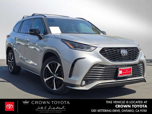 Used 2021 Toyota Highlander XSE FWD image 1