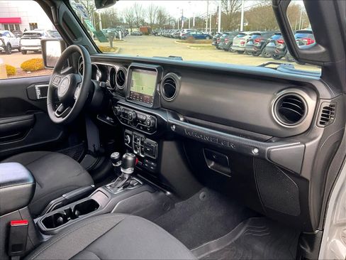 Used 2023 Jeep Wrangler Unlimited w/ Cold Weather Group image 14