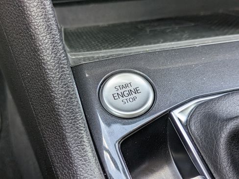 Certified 2023 Volkswagen Tiguan SE FWD image 28