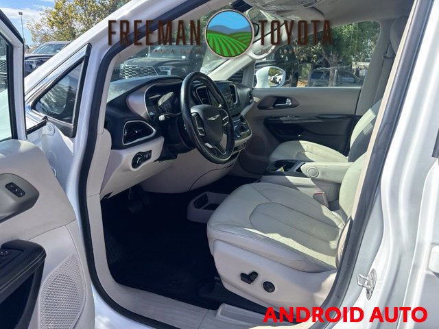 Used 2021 Chrysler Pacifica Touring-L FWD image 7