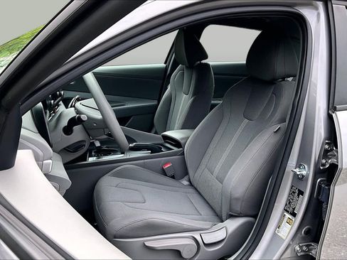 Used 2026 Hyundai Elantra SE FWD image 7