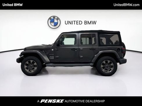 Used 2018 Jeep Wrangler Unlimited Sahara AWD/4WD image 8