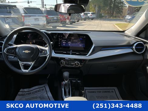 Used 2025 Chevrolet Trax LT w/ LT Convenience Package image 15