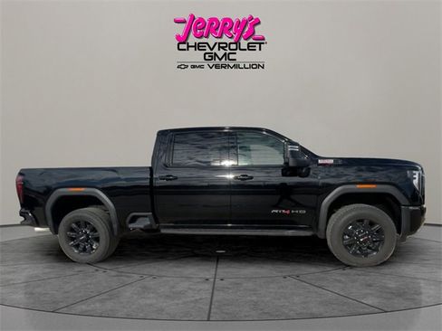 Used 2024 GMC Sierra 2500 AT4 w/ Technology Package image 4