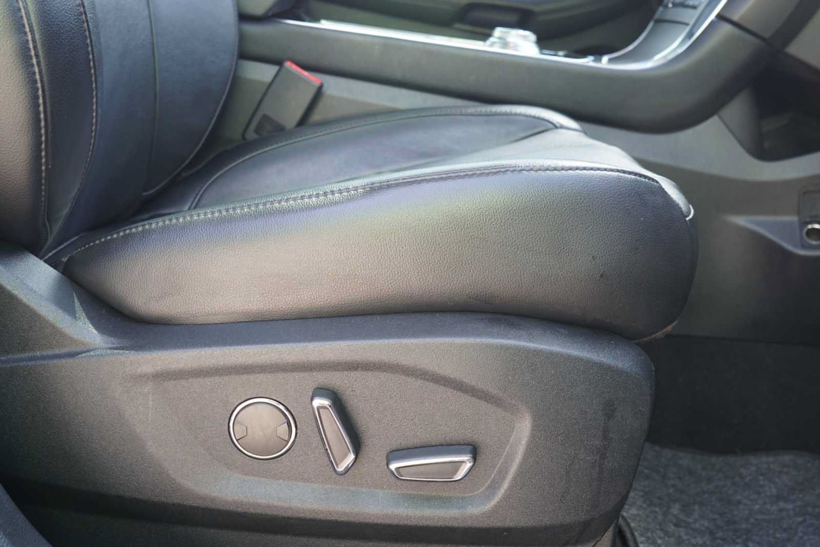 Used 2019 Ford Edge Titanium w/ Equipment Group 301A FWD image 26