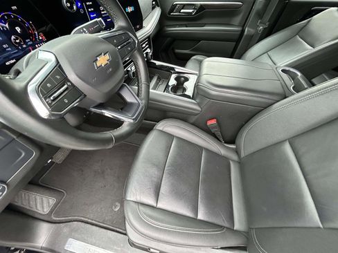 Used 2025 Chevrolet Suburban LT AWD/4WD image 10