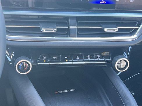 Used 2025 Chevrolet Equinox EV LT w/ Convenience Package image 17