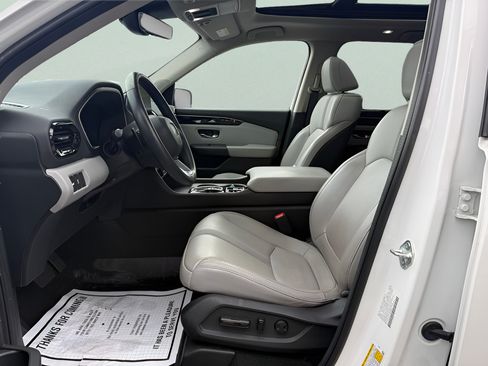 Certified 2023 Honda Pilot Touring image 9