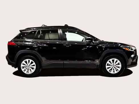 Used 2022 Toyota Corolla Cross LE image 4
