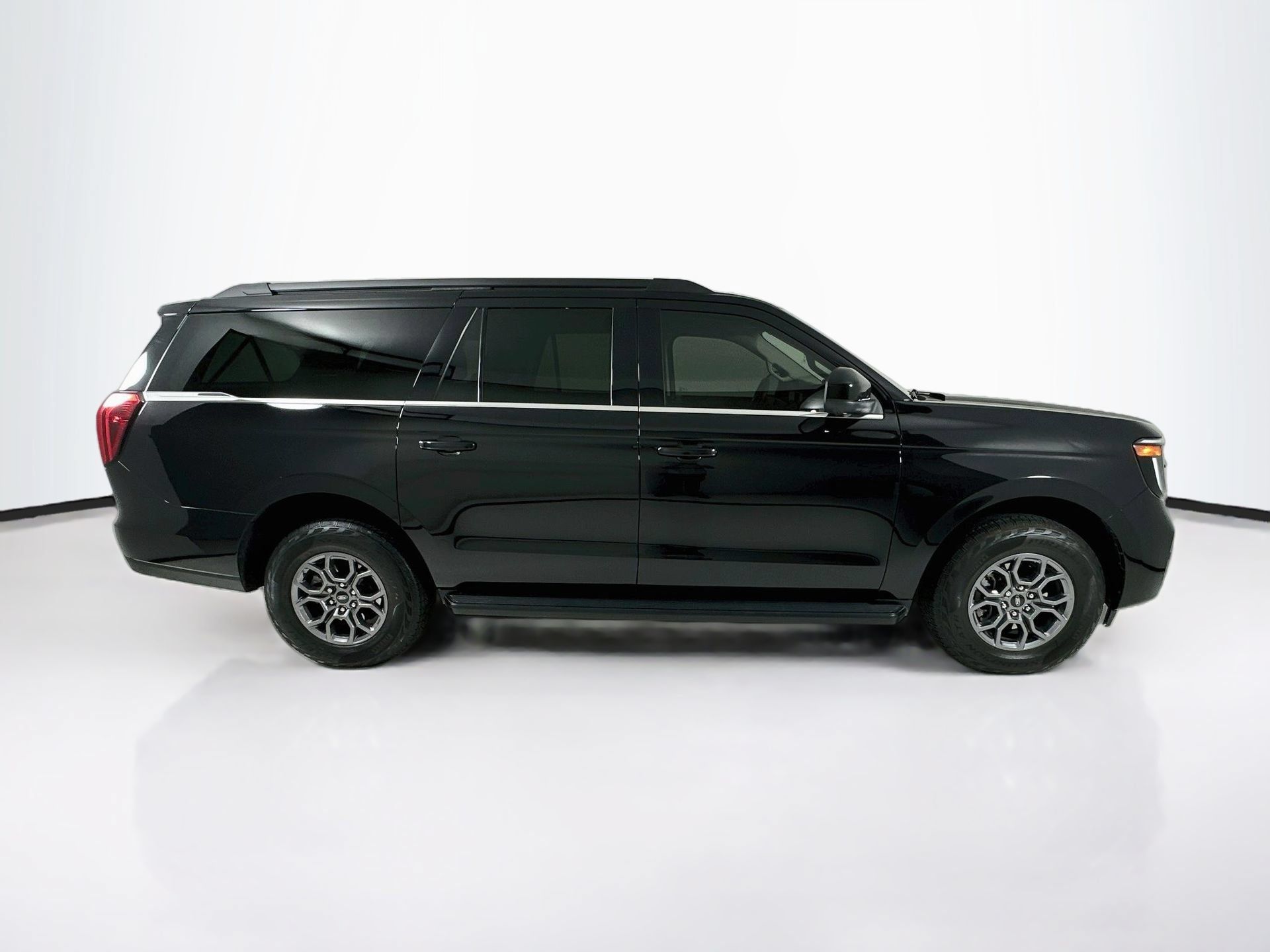 Used 2025 Ford Expedition Max Active RWD image 9
