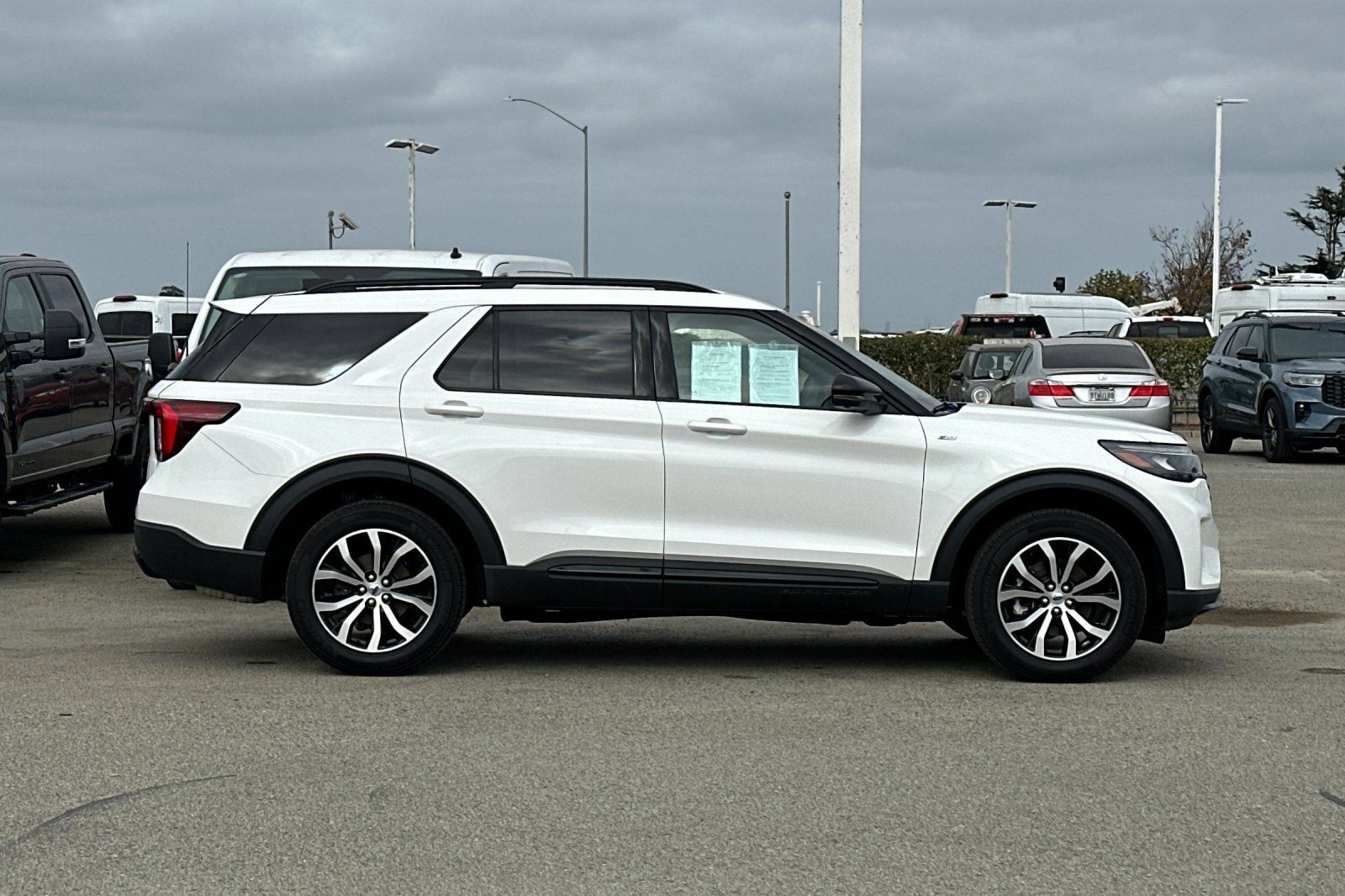 New 2025 Ford Explorer ST-Line AWD/4WD image 3