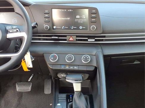 New 2026 Hyundai Elantra SE FWD image 11