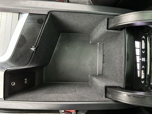 Used 2016 Volvo XC90 T6 R-Design image 21