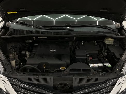 Used 2015 Toyota Sienna LE FWD image 39