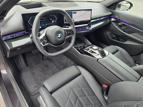 Certified 2025 BMW 540i xDrive w/ Premium Package AWD/4WD image 35