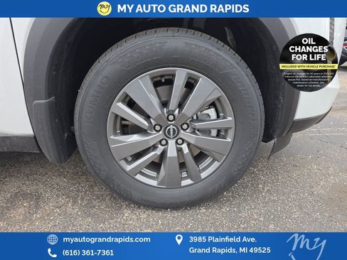 Used 2026 Nissan Pathfinder SV AWD/4WD image 31