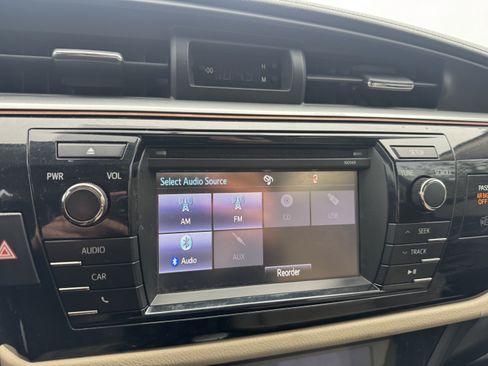Used 2014 Toyota Corolla LE FWD image 25