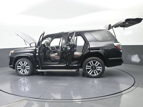 Used 2022 Toyota 4Runner Limited AWD/4WD image 37