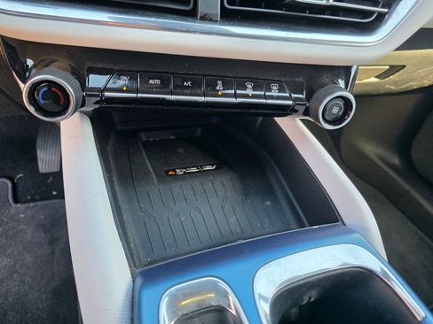 Used 2025 Chevrolet Equinox EV LT image 16